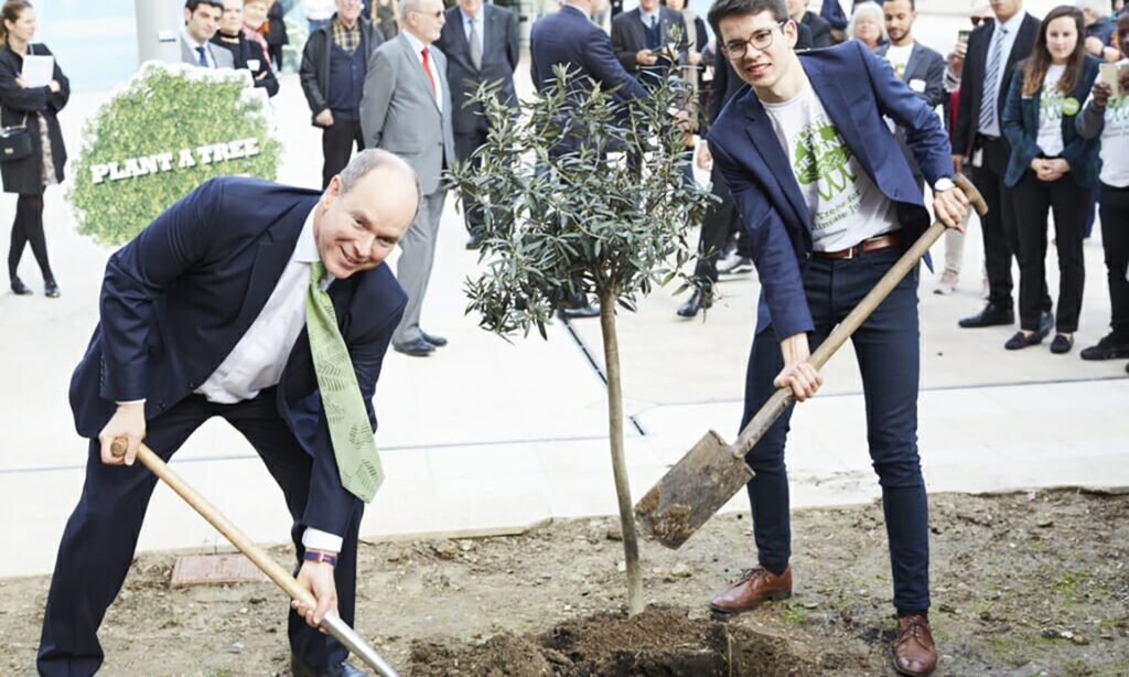 SlimCOOL-Baumpflanzen-mit-_Felix-Finkbeiner-und-Fuerst-Albert-von-Monaco