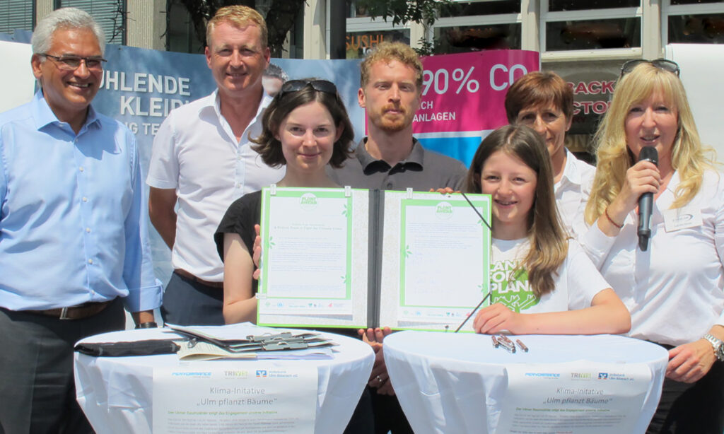 Ulm-pflanzt-Bäume-mit-pervormance