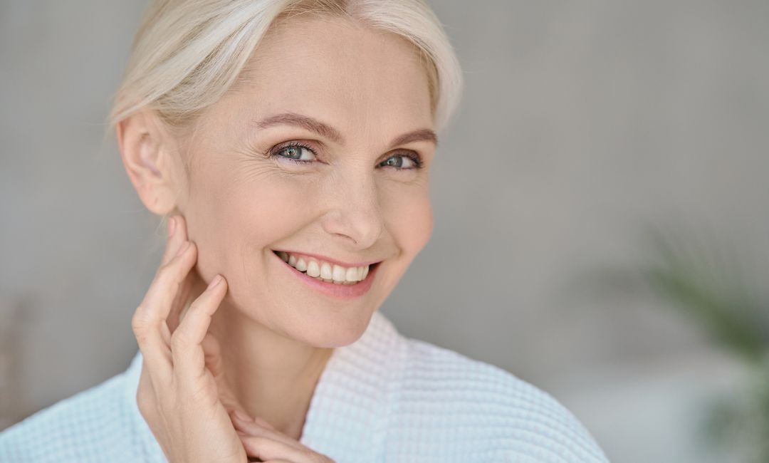 Porträt Frau blond - Anti Aging mit Slimcool Kühlung
